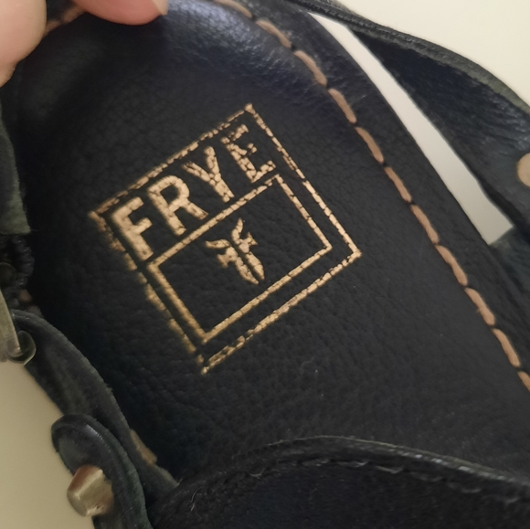 Frye Carson Ring Sling Black Leather T Strap Sandals Studded Details Womens 9M - Picture 6 of 15